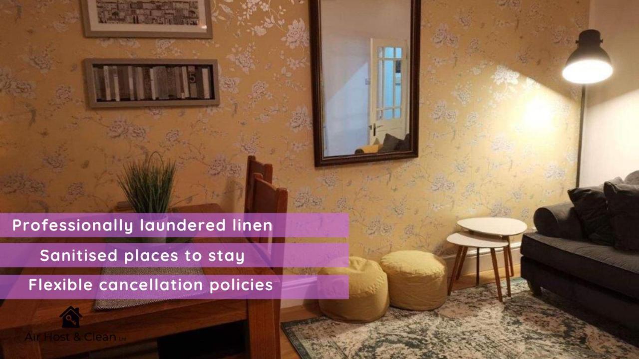 Corner House, Sleeps 8 In 4 Bedrooms, Near Train Station, Great Value! Manchester Luaran gambar